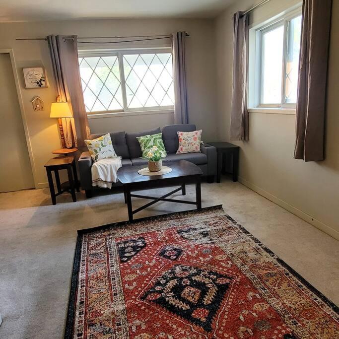 3 bed Comfortable house in DownTown Wallaceburg