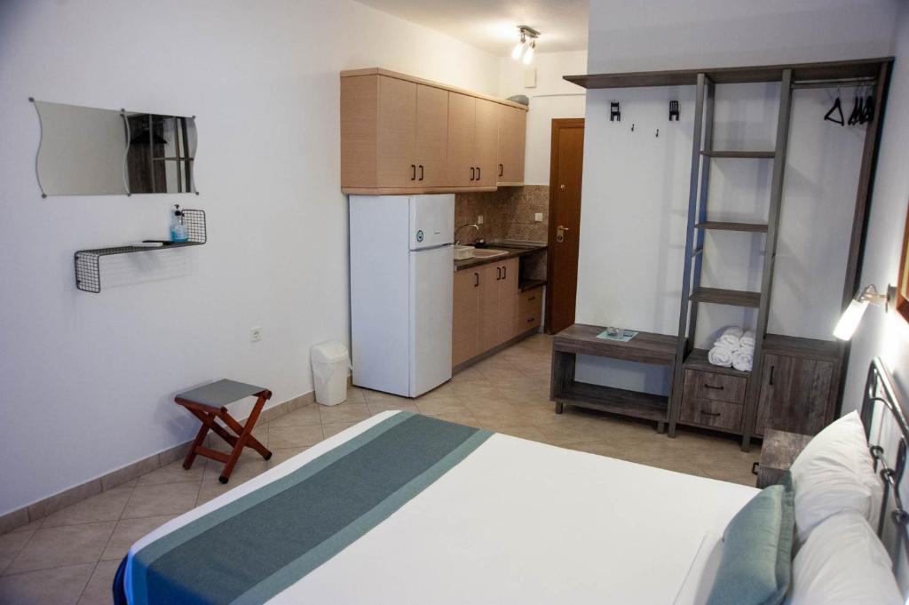 Alexandros Hotel Apartments photo