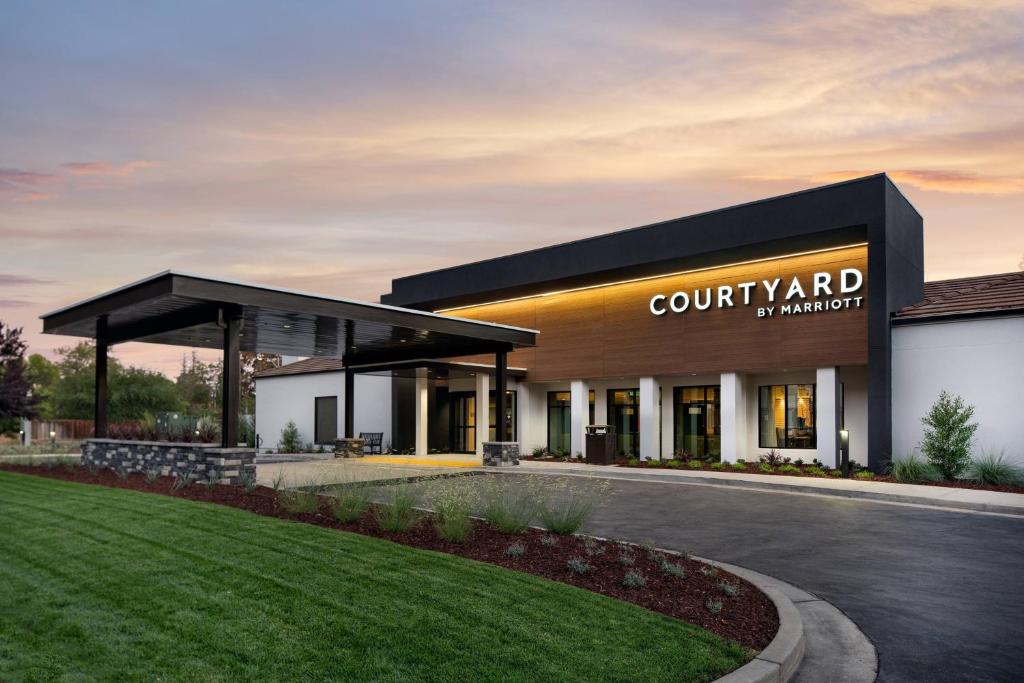 Courtyard San Jose Cupertino photo