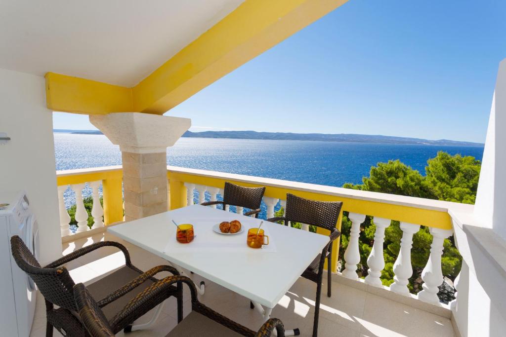 Apartments Beach Side Brela photo