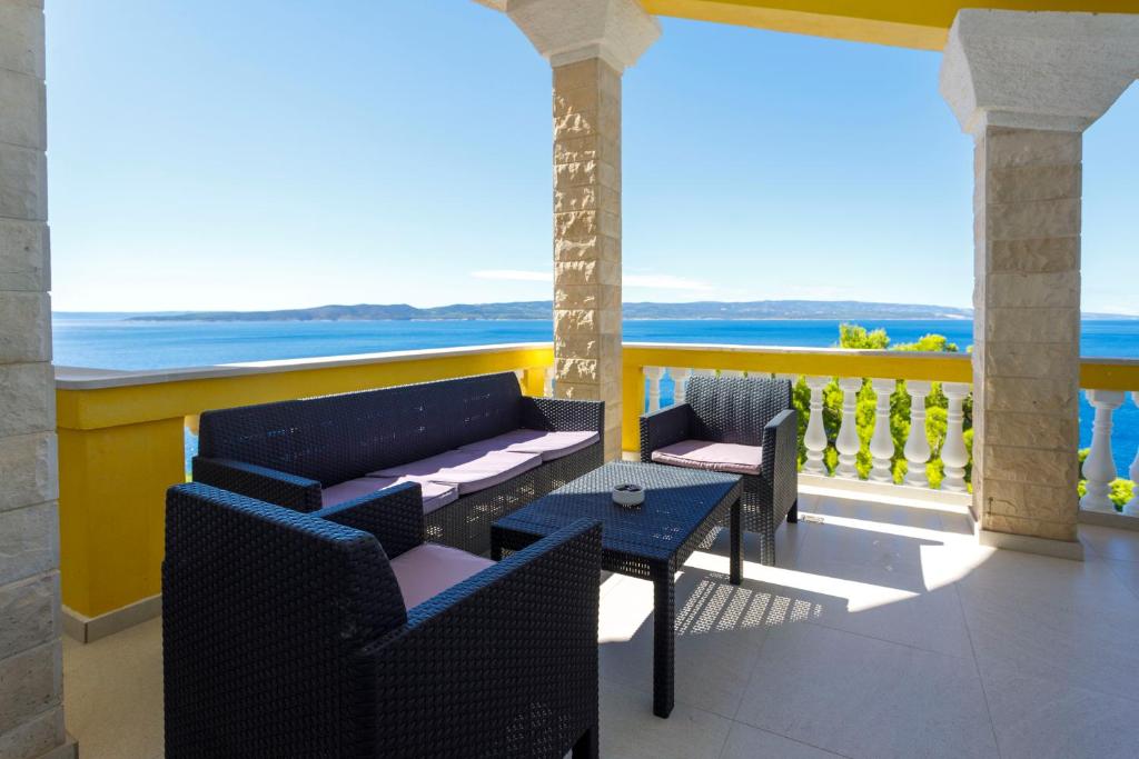 Apartments Beach Side Brela photo