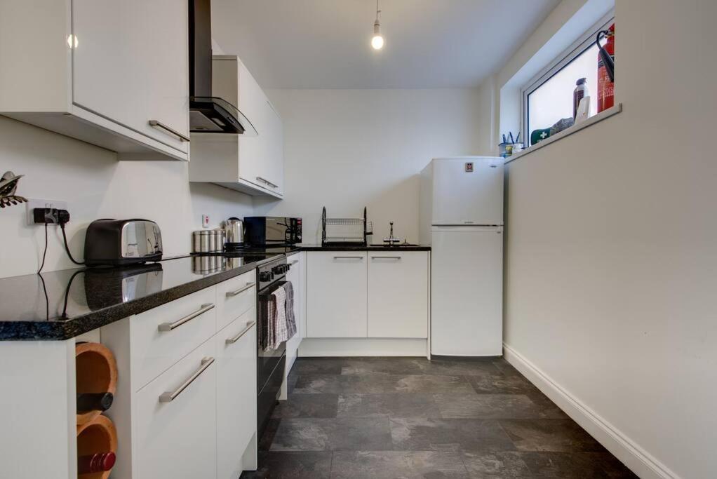 The Long Hall Apartment, Chesterfield photo 4