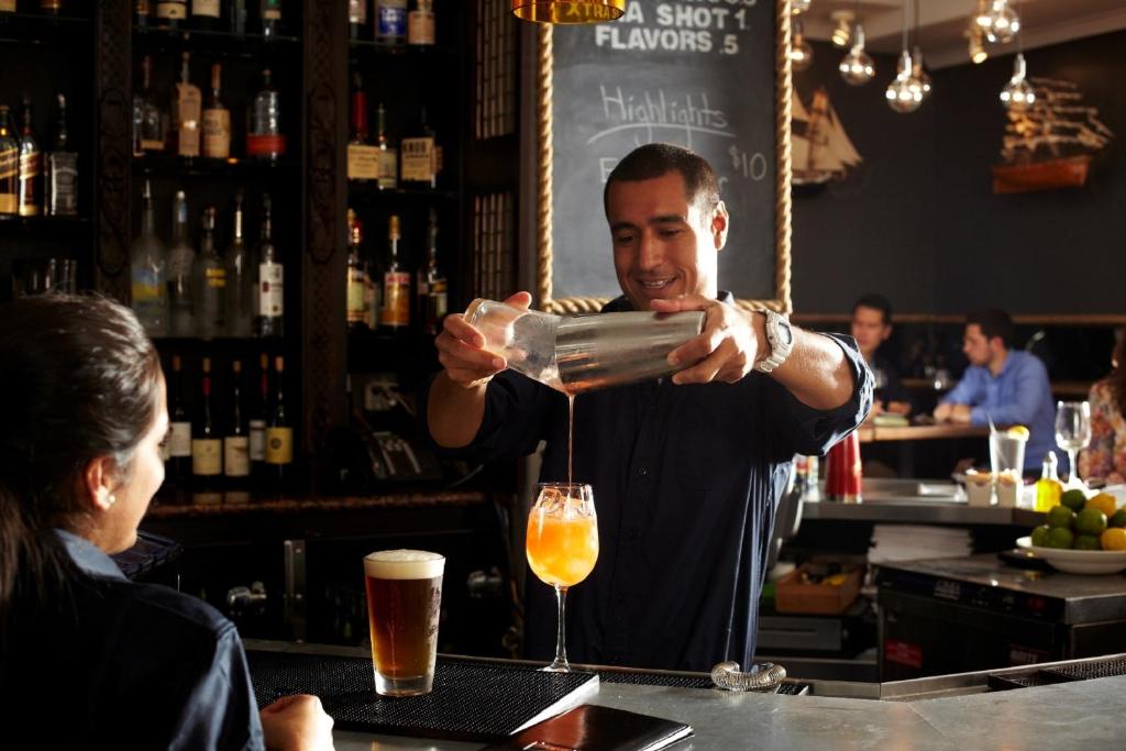 อาหารและเครื่องดื่ม