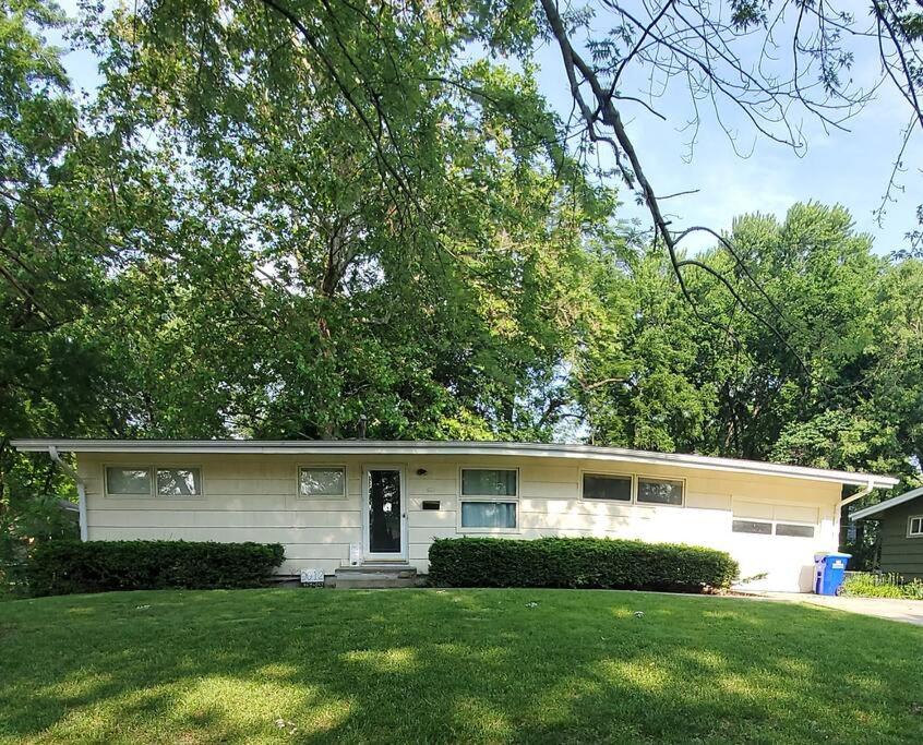 Peaceful Home w/Washer + Kitchen