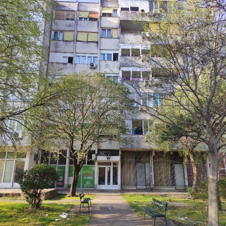 Modern Apartment with Balcony Close to City Center - 4