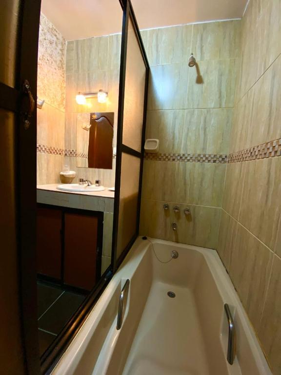 Bathroom, Las Tholas Hotel in Uyuni