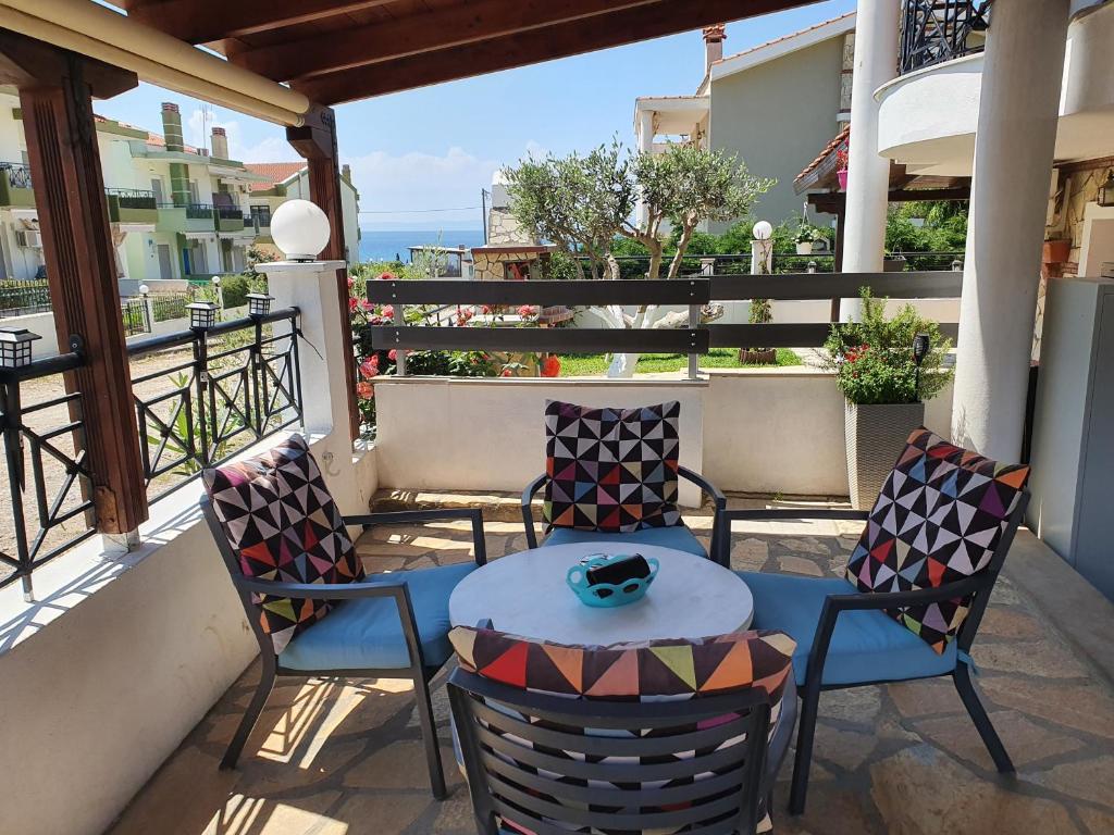 Dave Apartment, Nikiti