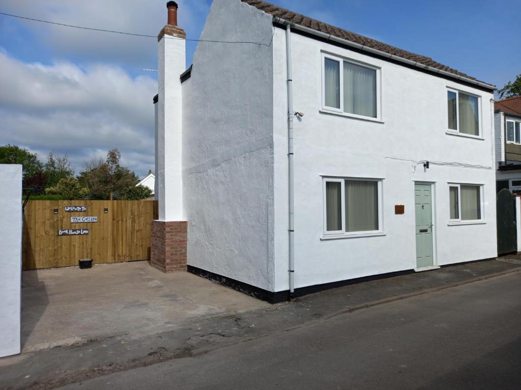 Pet-friendly detached cottage in Welwick, near Spurn Point