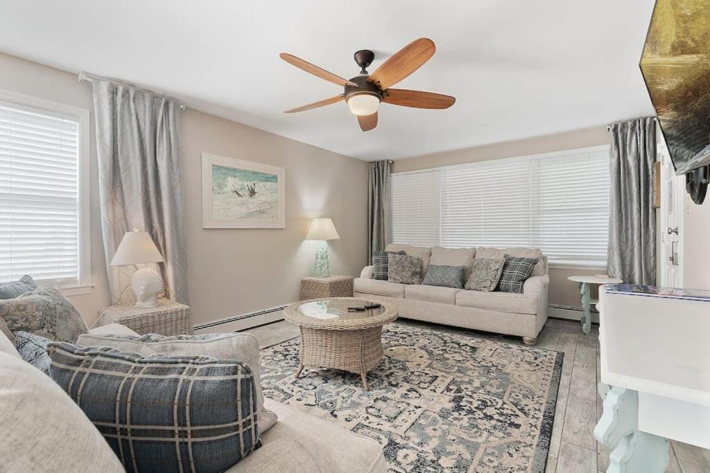 33rd Unit 1 Beachbound Parking 2 Blocks to the Beach, Brigantine