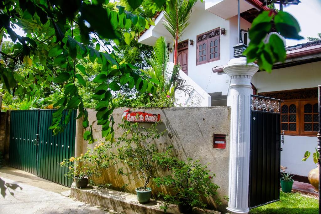 Exterior view, Ranjith Guest in Mirissa