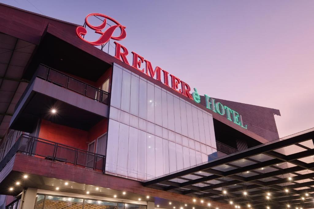 Premiere Hotel Tegal Managed by Dafam photo