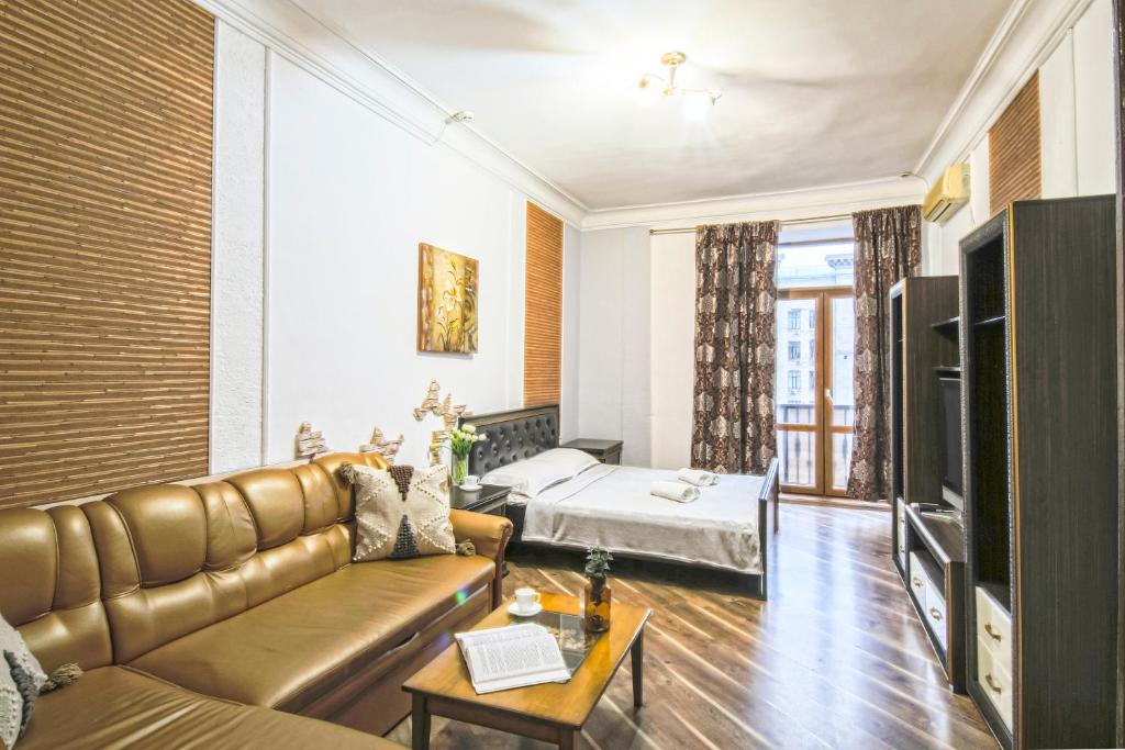 Апартаменти 4-кімнатні в центрі Києва м. Хрещатик, Kyjev