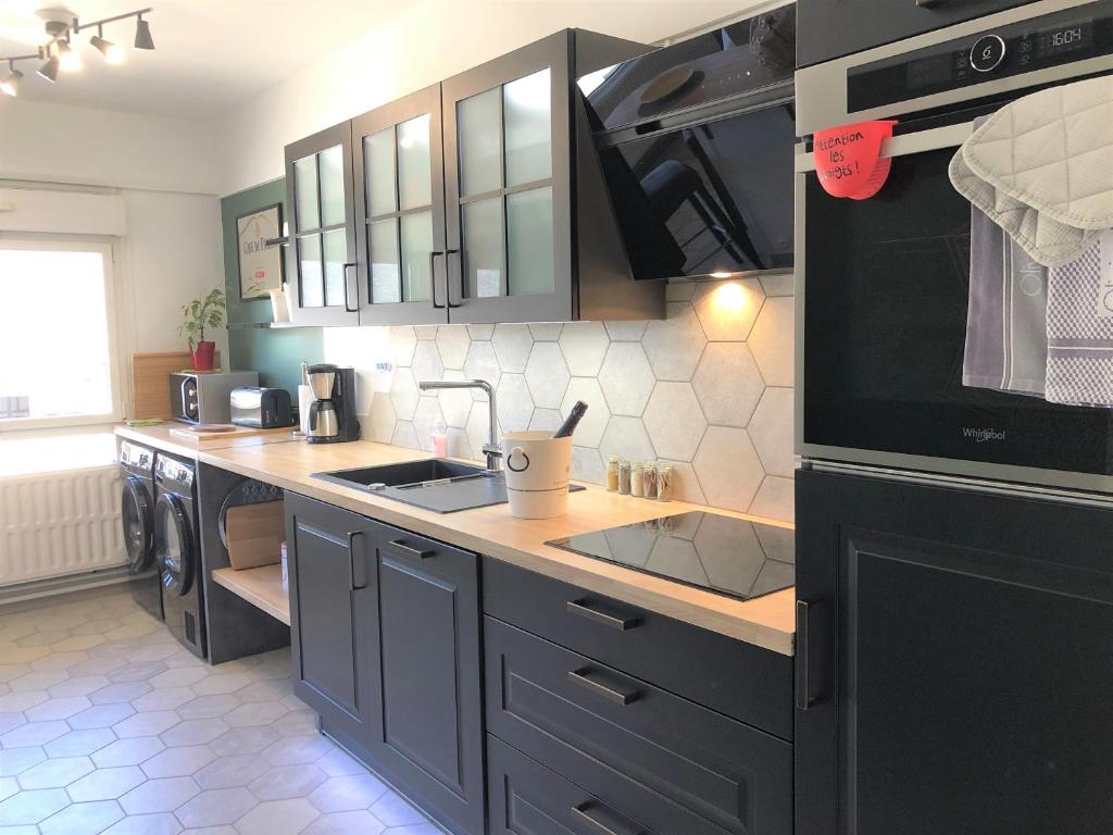 Grand T3- Spacious 2BR Apartement with free parking near city-center Ideal Business & Reims Visits - 3