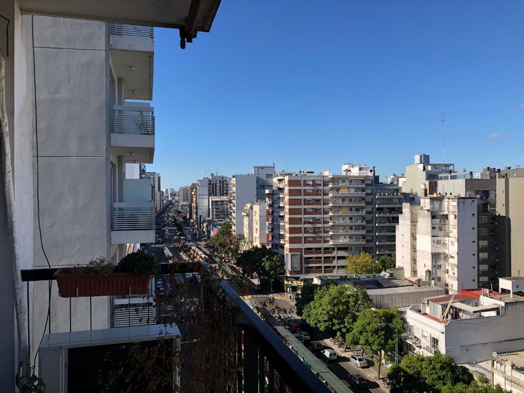 Av. Cabildo 3093, 6 personas 1 cuadra subte D - 4