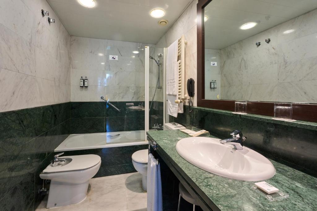 Hotel Catalonia El Pilar photo