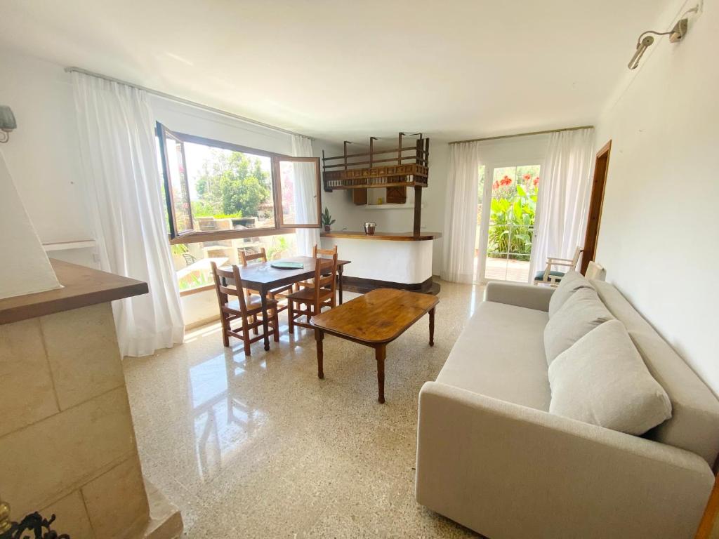 Villa Los Robles en Playa den Bossa con Piscina Privada - 2