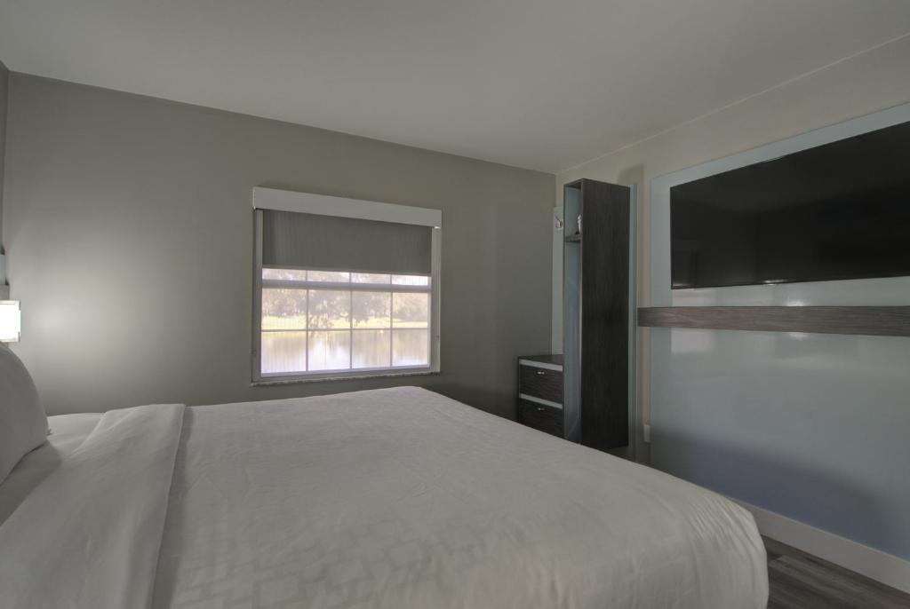Clarion Pointe Tampa - Brandon near Casino photo