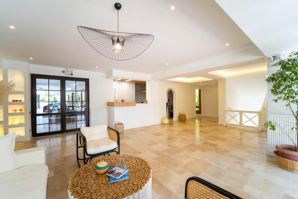 Hotel Club-E — Hotel building in Fethiye, Mugla