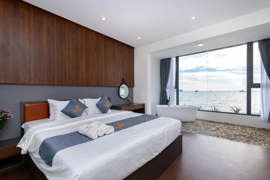Palm Villa 24 - Ocean View Luxury 6 Bedroom, Karaoke, Bi-da