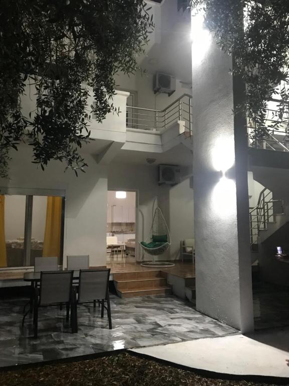 Montebello Inn apartments photo