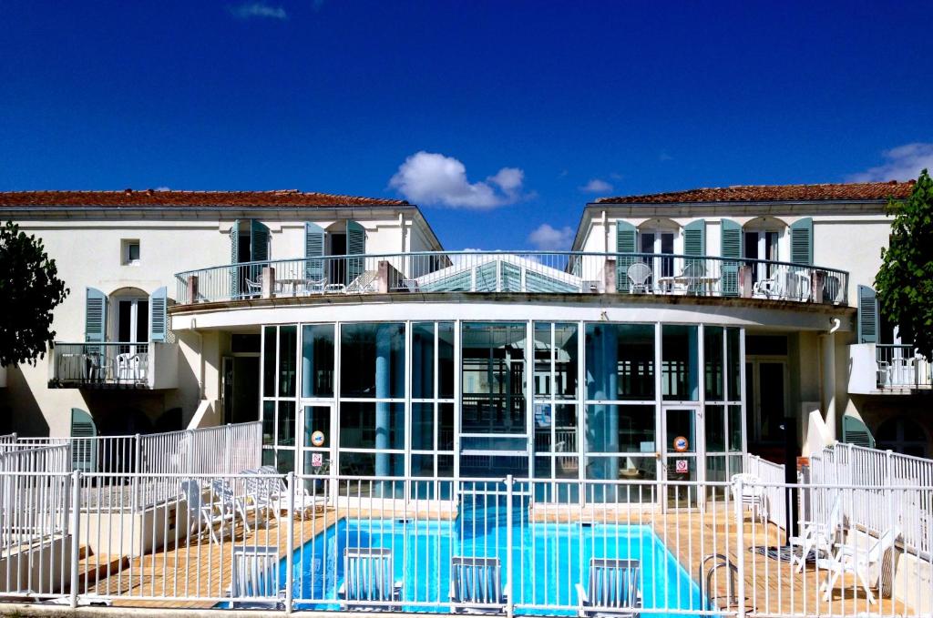 スイミングプール