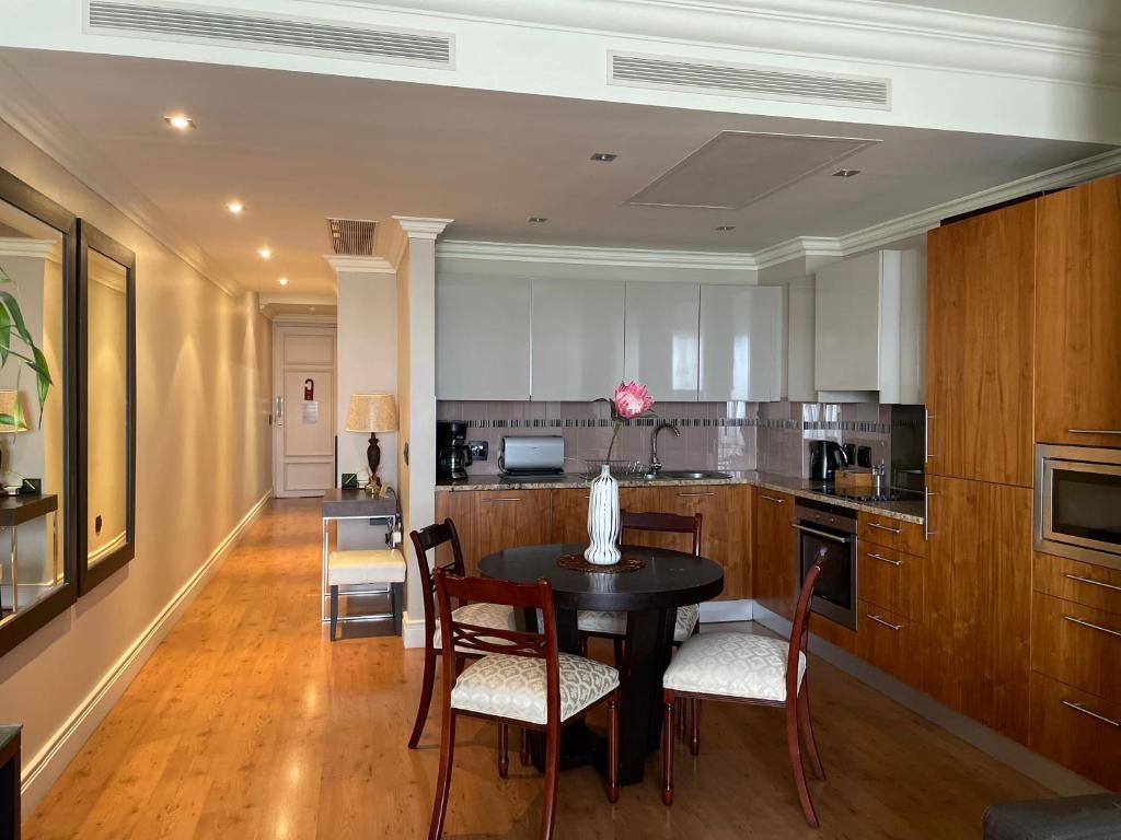 Cape Royale Apartment 810 photo