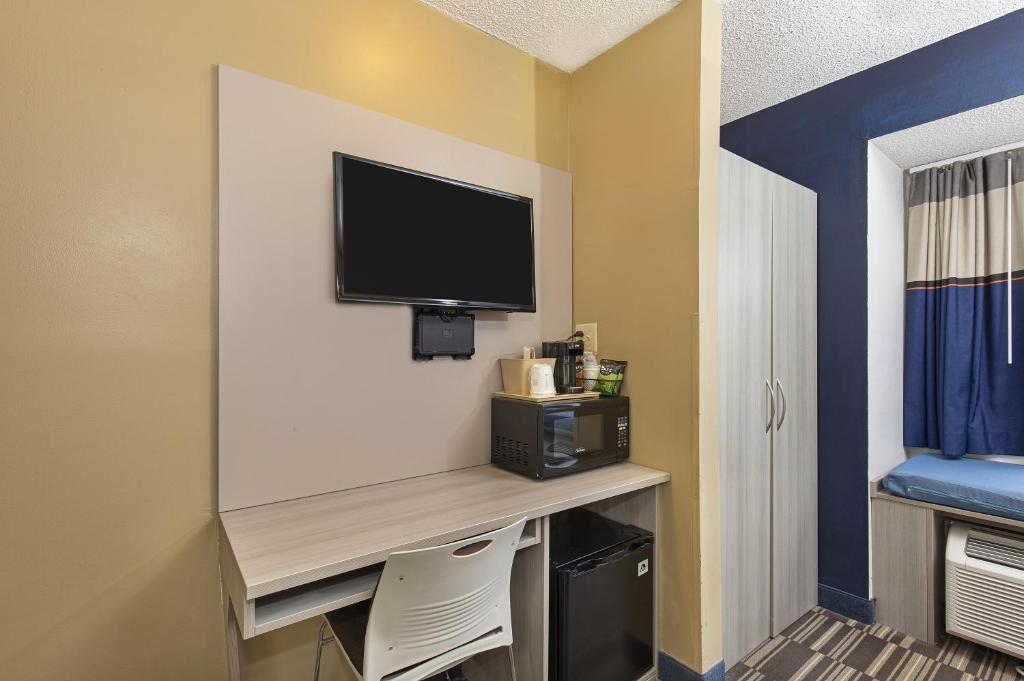 Microtel Inn & Suites by Wyndham Dry Ridge photo