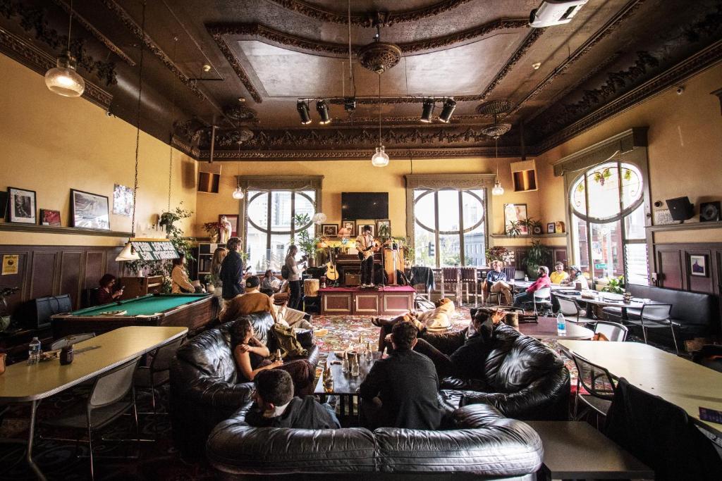 กรีน ทอร์เทิส โฮสเทล (Green Tortoise Hostel)