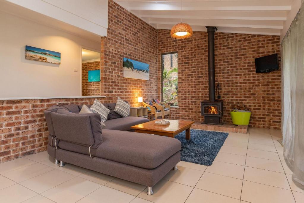 Splash, Elizabeth Beach