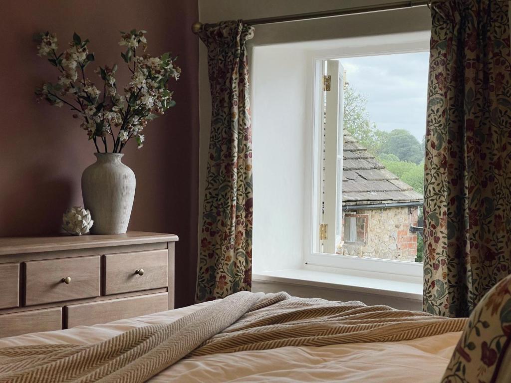 The Little Chantry - Hot Tub, Riverside, Pet Friendly, West Tanfield