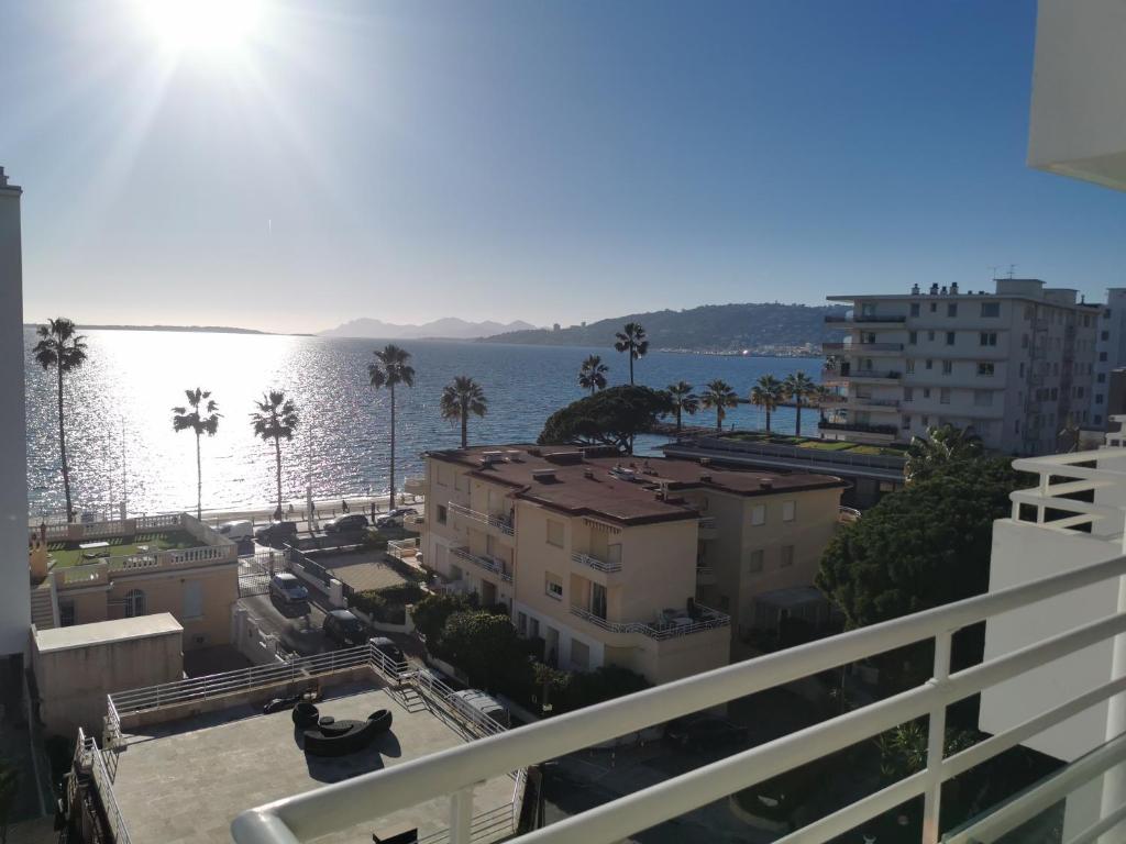 JUAN LES PINS 2P Le Tropique - 1