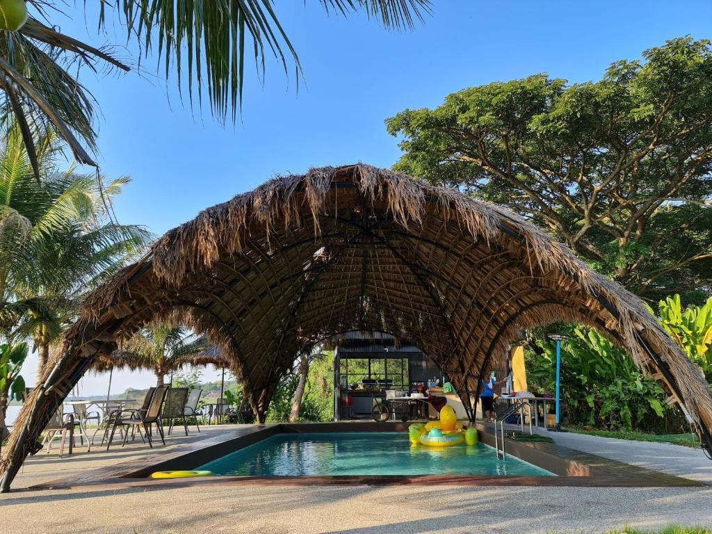 สระว่ายน้ำ