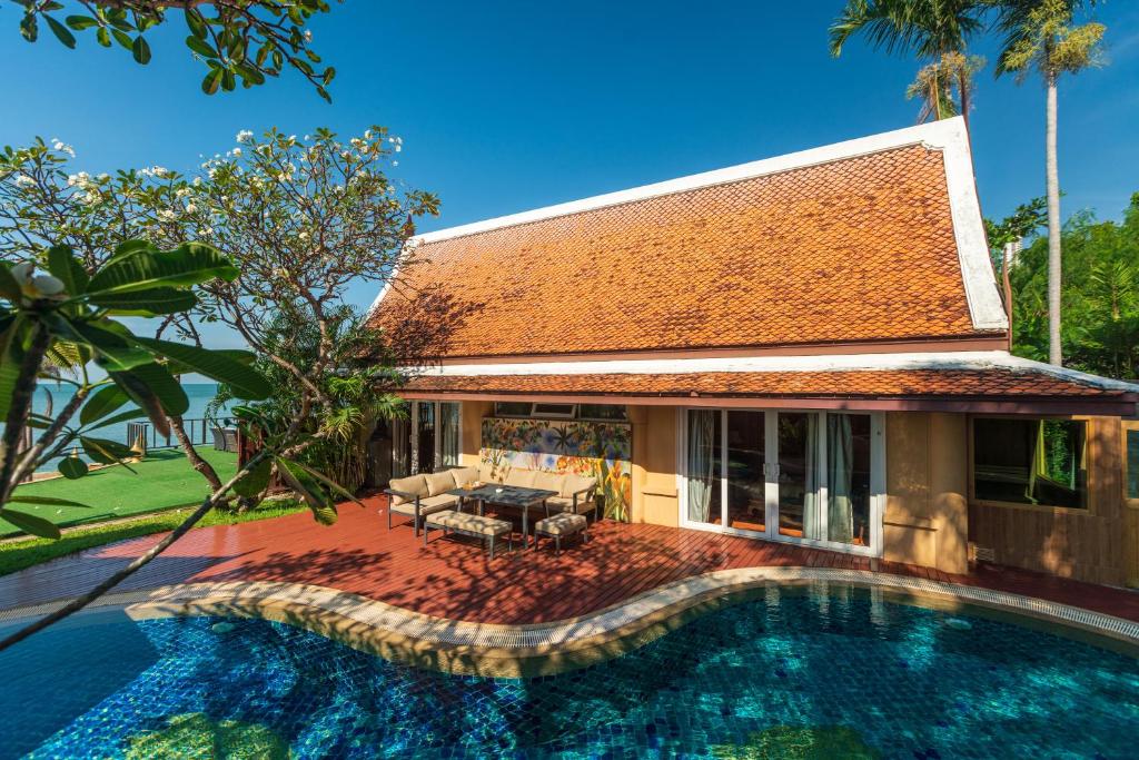 Gala Beachfront, Private Beach Front Pool Villa photo