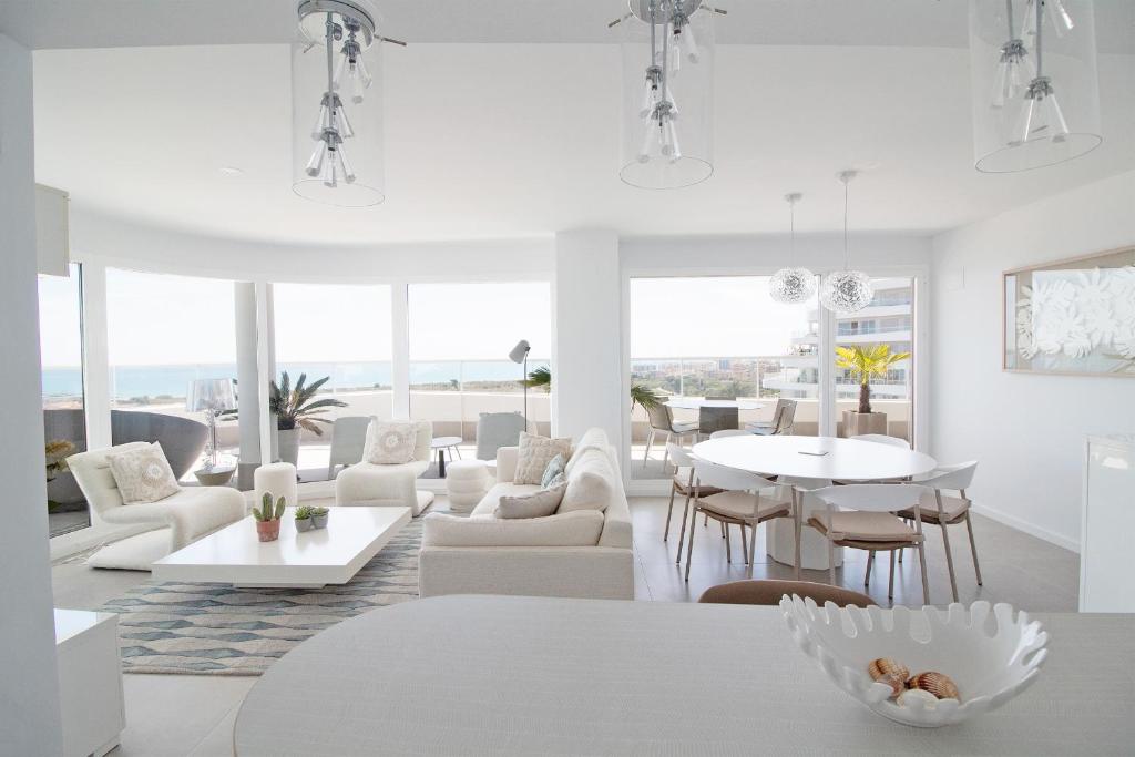 Global Vacacional, Apartamento con piscina privada y terraza con vistas a la costa - 5