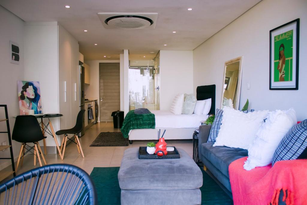 Retro Bachelor Apartment — Hotel in Durban
