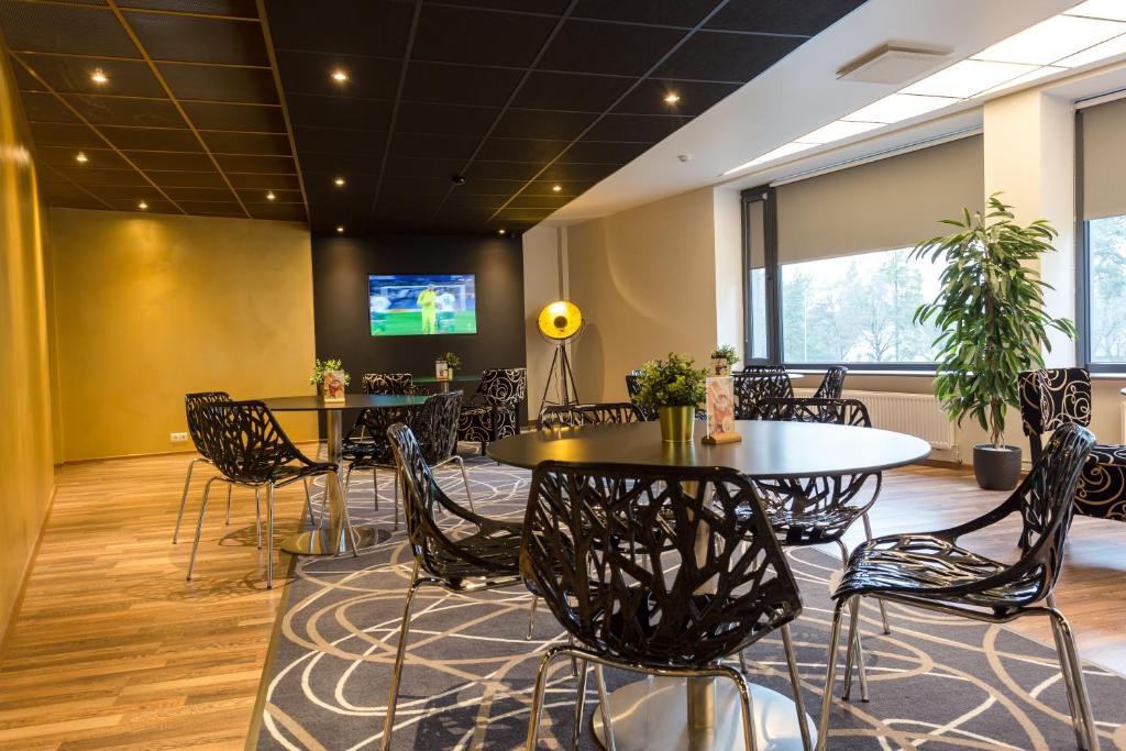 Shared lounge/TV area