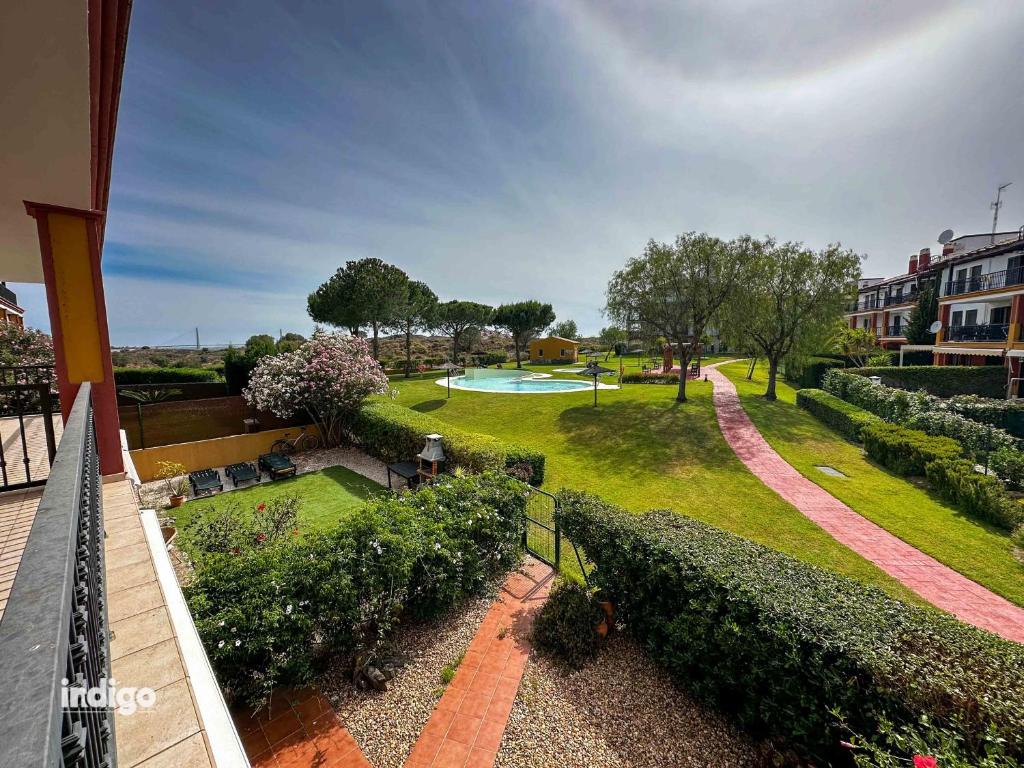 MUL001 Bright 2 bedroom Apartment with Pool View - 3