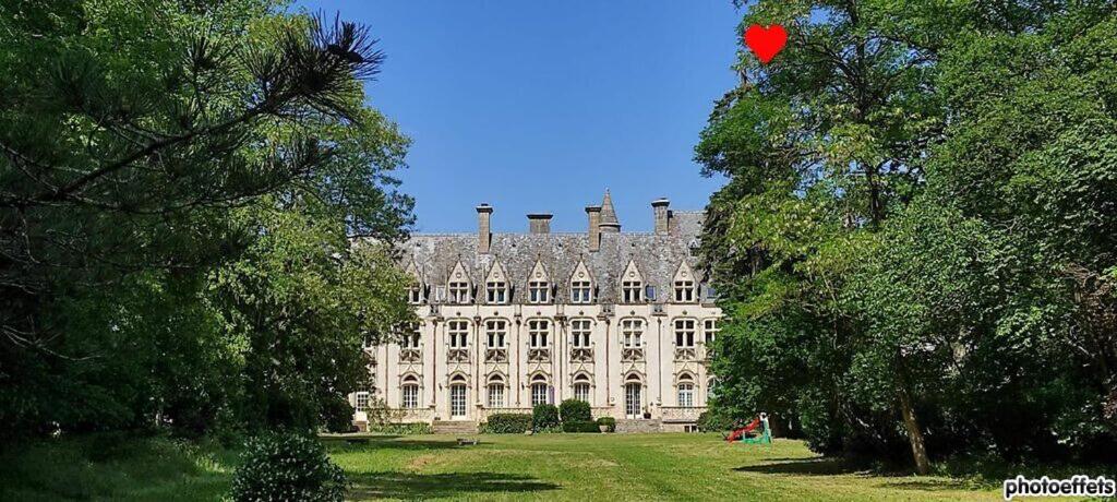 Charmant STUDIO au Calme Tout Confort Dans Château Néo Gothique proche ZENITH COMET ORLEANS Parking Voiture Gratuit WIFI Haut Débit Rue des Montées - 1