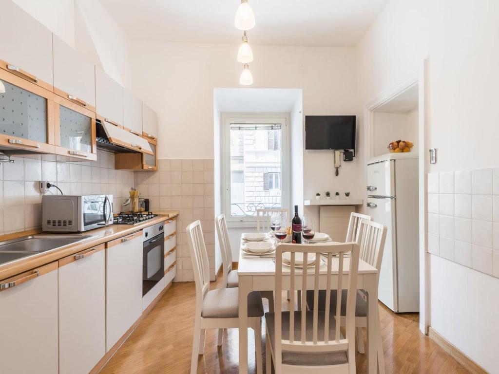 The Best Rent - Spacious three-bedroom apartment near the Colosseum - 5