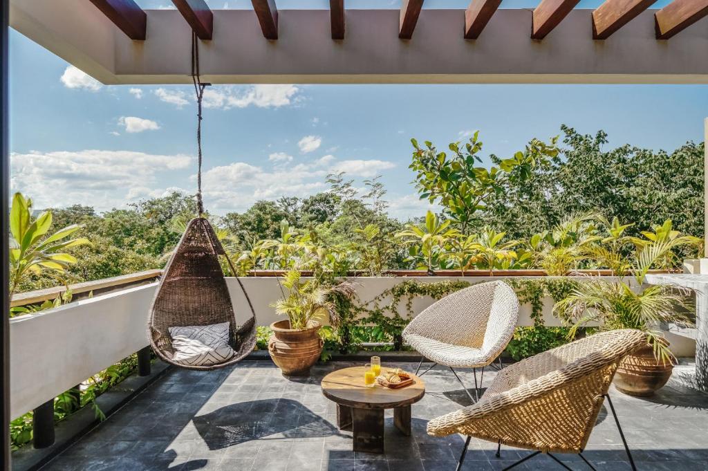 Divine 1BR PH with Private Pool and Spectacular Pools - 3