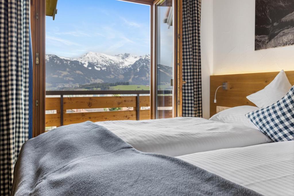 Mucha Berghaus photo