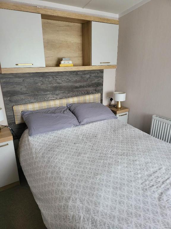 LUXURY STATIC CARAVAN HIRE KILN PARK TENBY photo