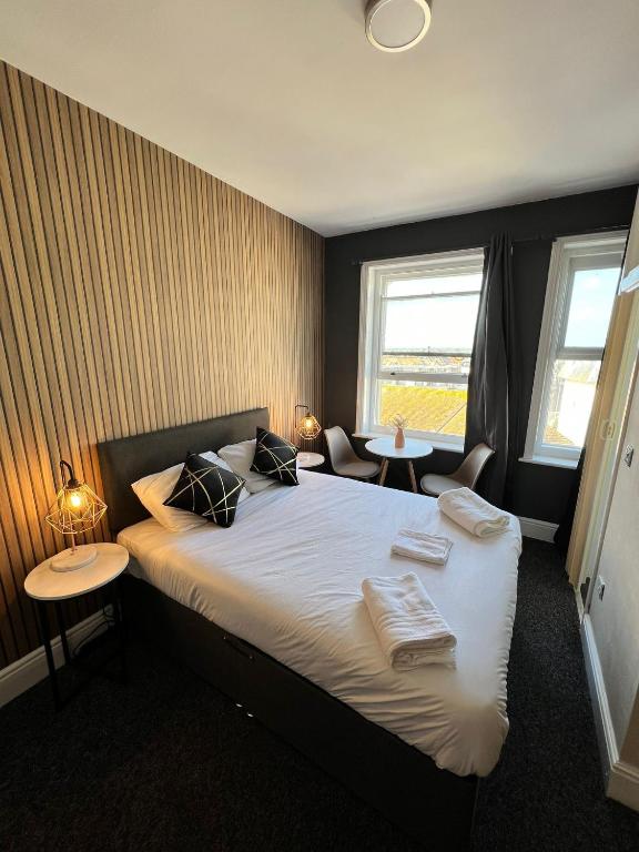 OYO Marine Parade Hotel, Eastbourne Pier photo