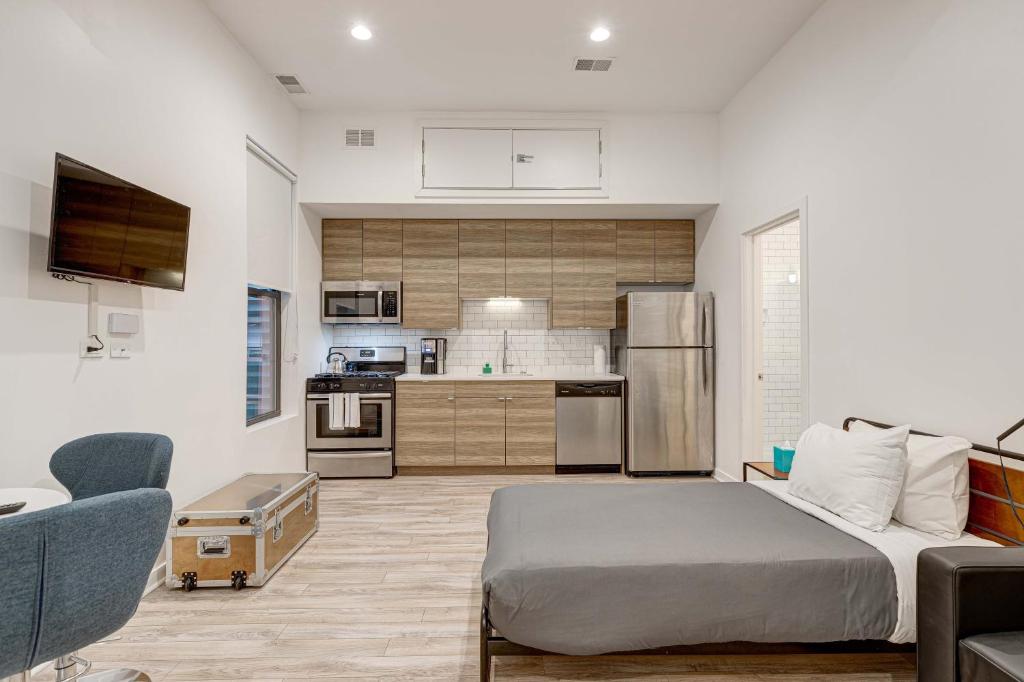 Cabin 105 by 747 Lofts, Chicago