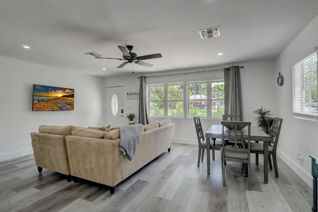 Walk to Downtown Bonita Springs From Our Home, Bonita Springs