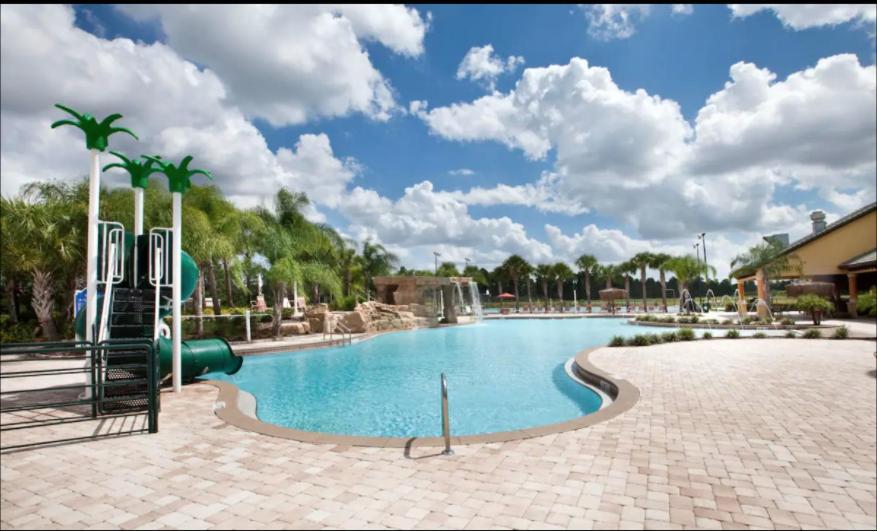 Paradise Pool Townhome withwifi & resort amenities townhouse, Kissimmee