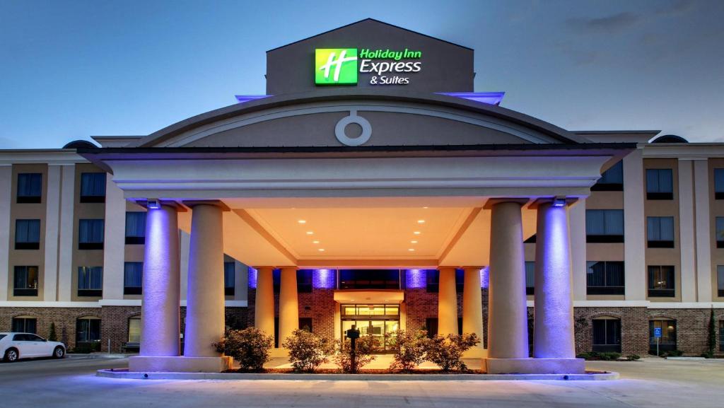 Holiday Inn Express Natchez South West photo