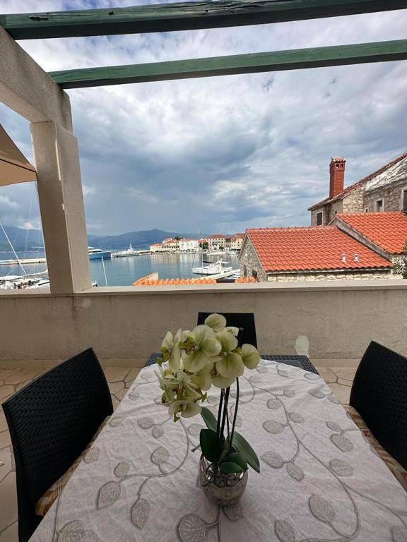 Amazing View Apartment in the heart of Postira, Postira