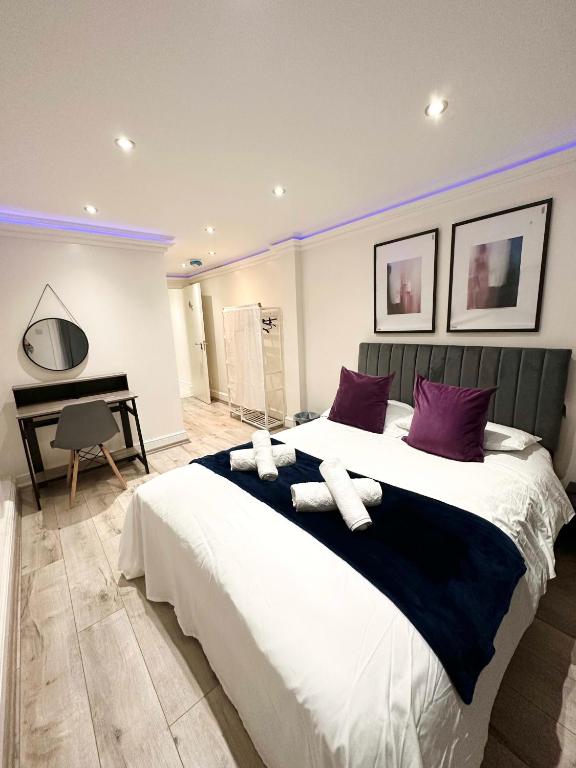 Stylish 3-Bedroom Flat in Prime Location, London