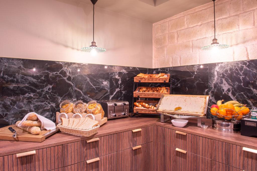Paris Aston Hotel Additional